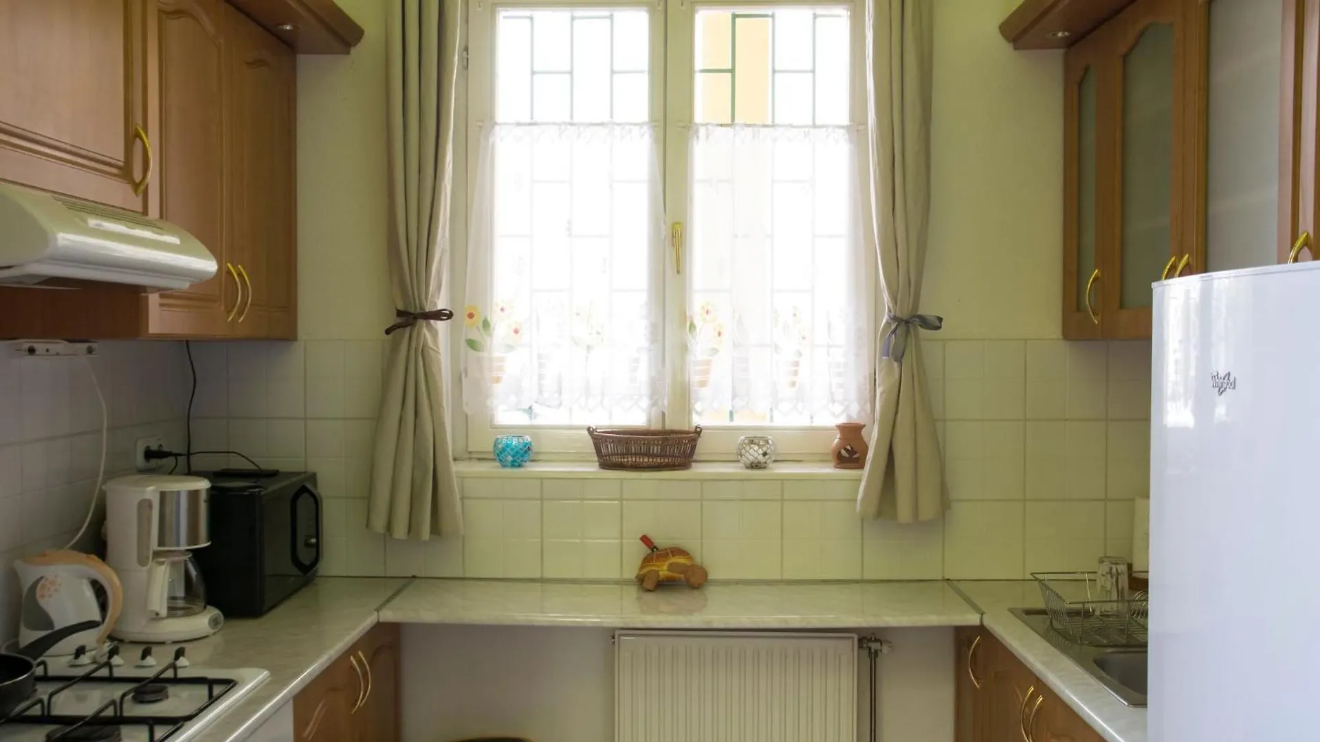 Vibrant 3 Bedroom Apartment In The Pulsing Heart Of Boedapest