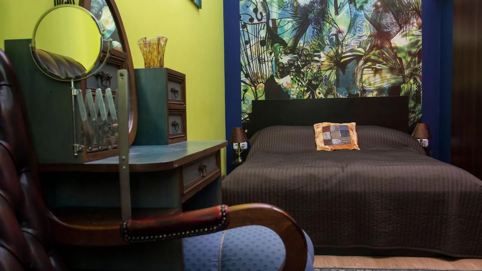 Vibrant 3 Bedroom Apartment In The Pulsing Heart Of Boedapest