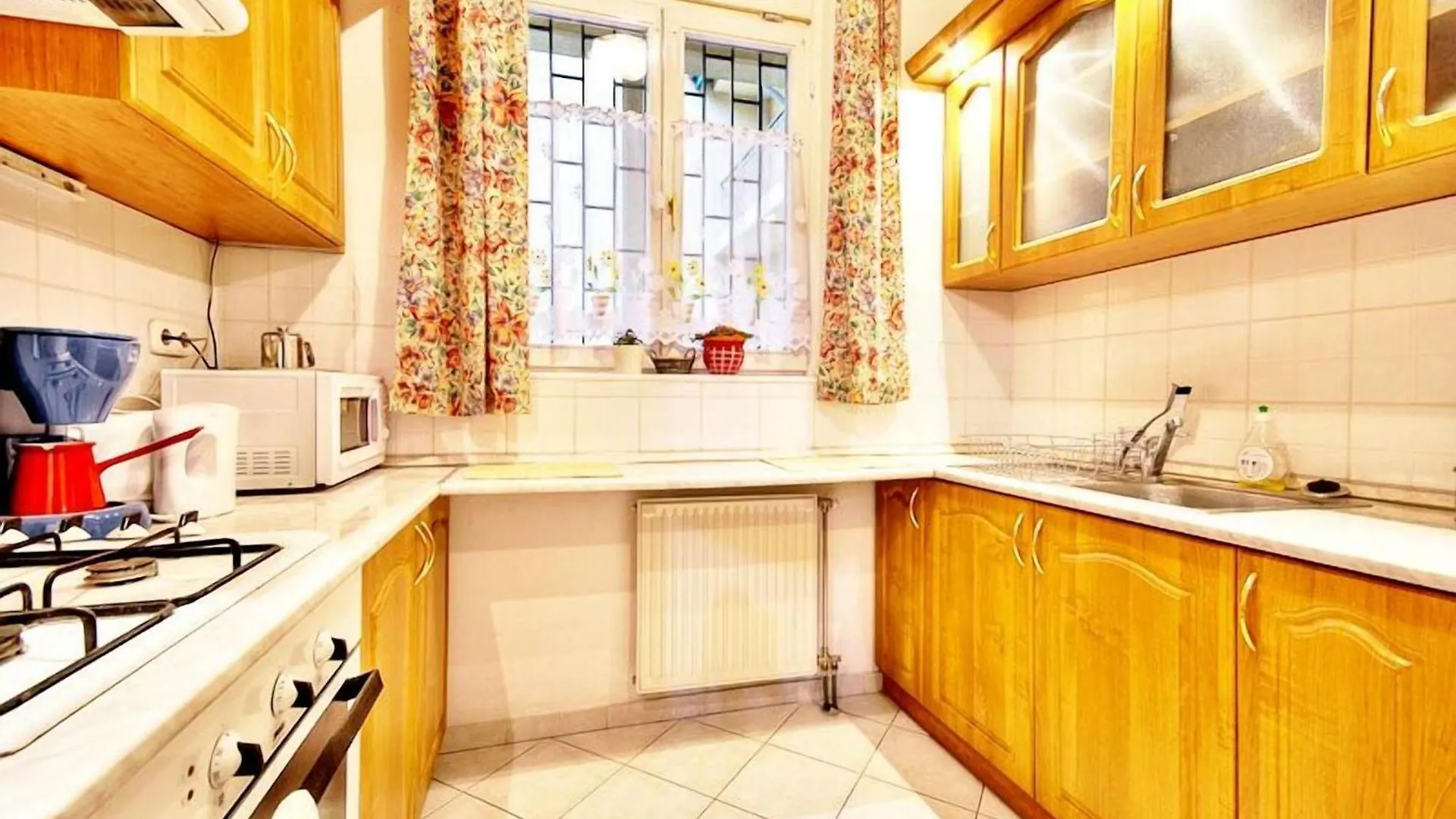 Vibrant 3 Bedroom Apartment In The Pulsing Heart Of Boedapest