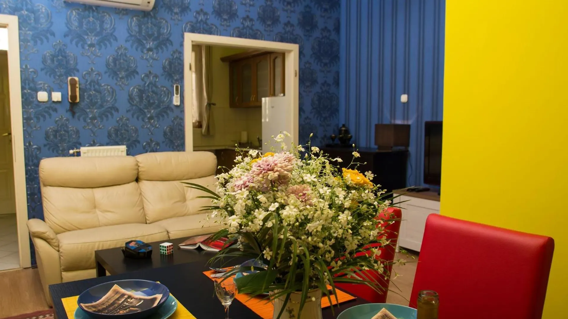 Vibrant 3 Bedroom Apartment In The Pulsing Heart Of Boedapest Hongarije