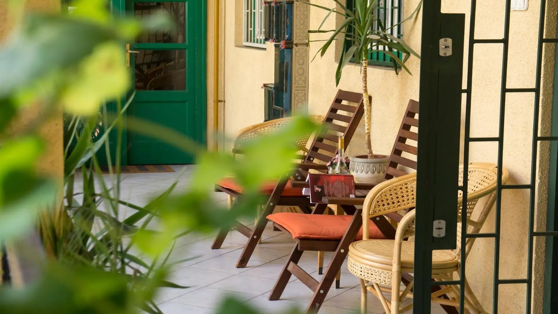 Vibrant 3 Bedroom Apartment In The Pulsing Heart Of Boedapest 0*,  Hongarije